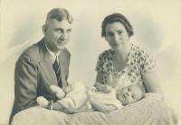 Adrianus, Frouwe and baby Aart in Celebes 1933.